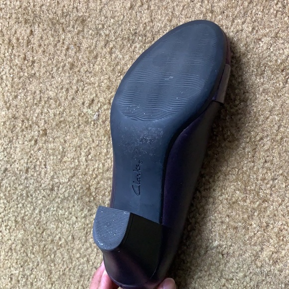 Burgundy Clark’s pumps size 5 - Picture 5 of 12